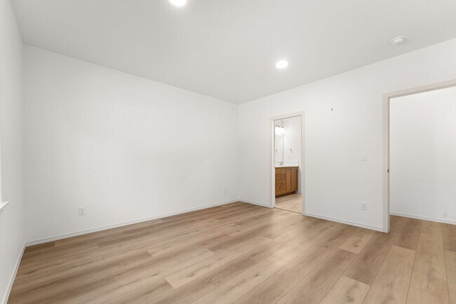 Building Photo - 8581 N Orch Ct