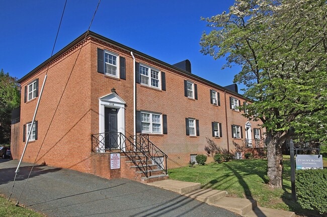 Building Photo - 2114 Ivy Rd
