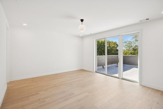 Building Photo - 2323 N Lister Ave