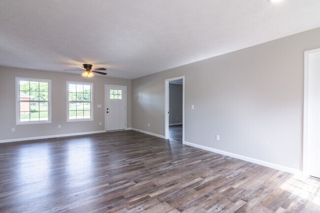 Building Photo - 725 Oak St