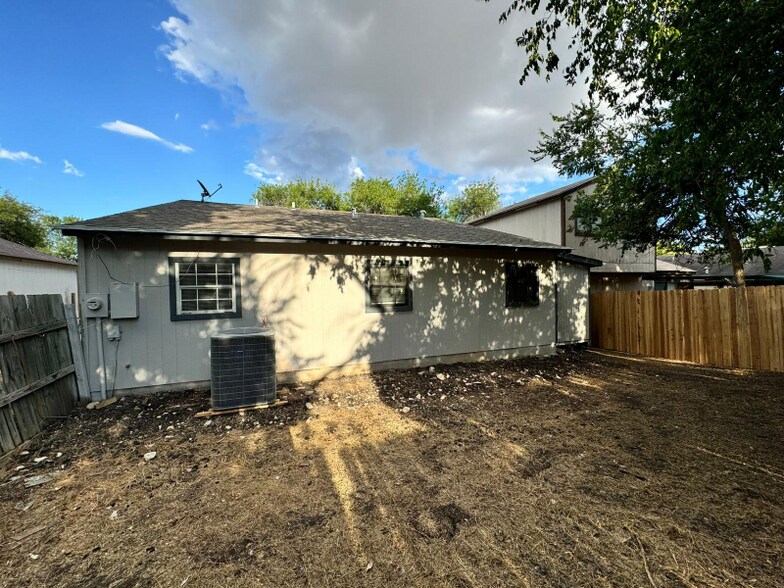 Building Photo - 4023 Sunrise Creek Dr