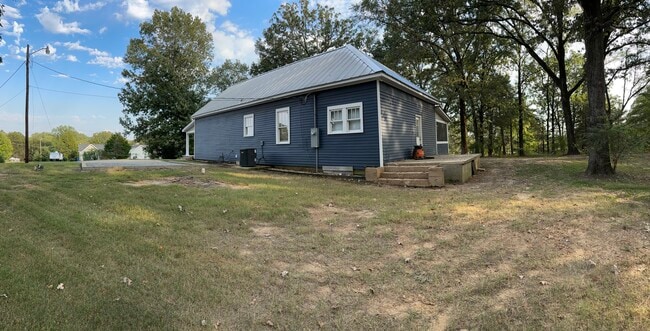 Rear Porch - 955 Malone Rd S
