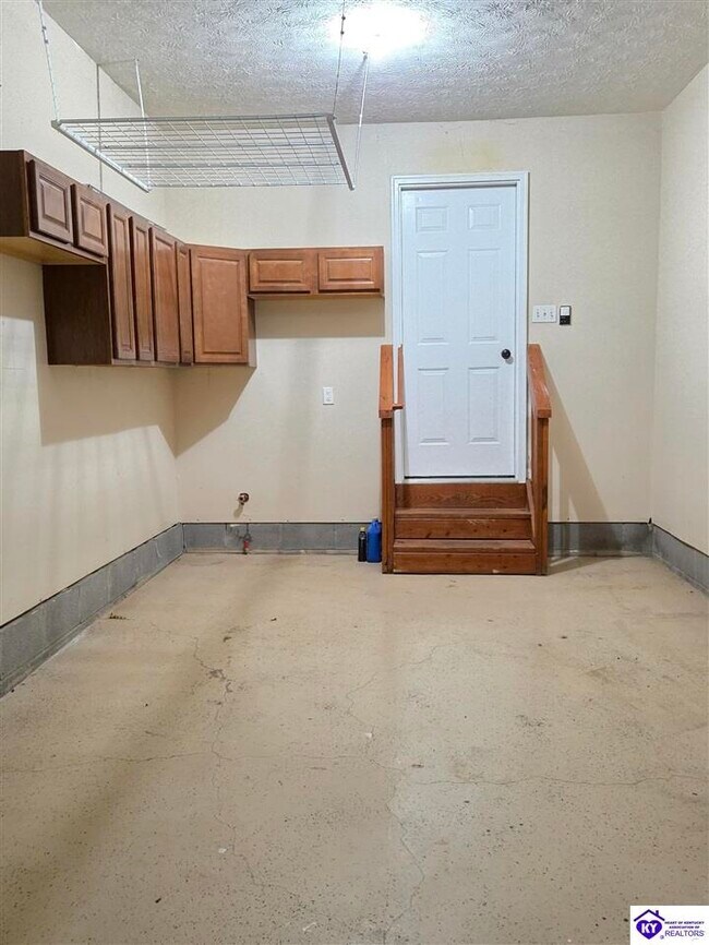 Building Photo - 153 Twin Lakes Dr