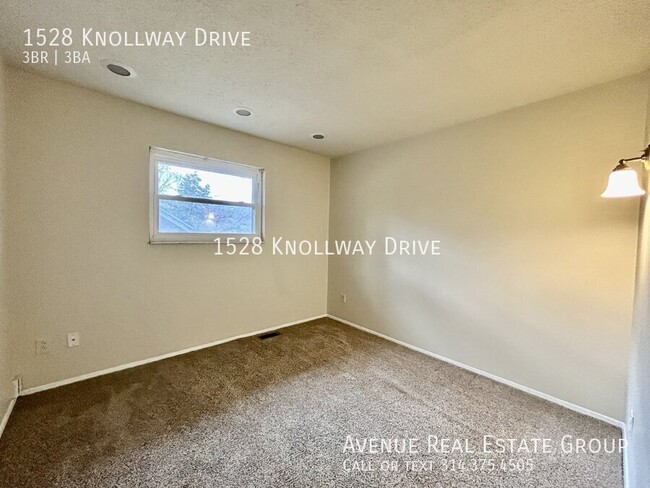 Building Photo - 1528 Knollway Dr