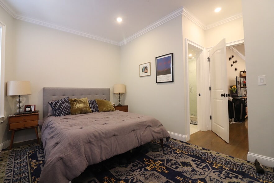 Building Photo - 17 Walk Hill St