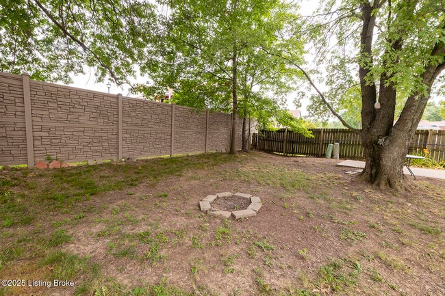 Building Photo - 2901 Creekside Dr
