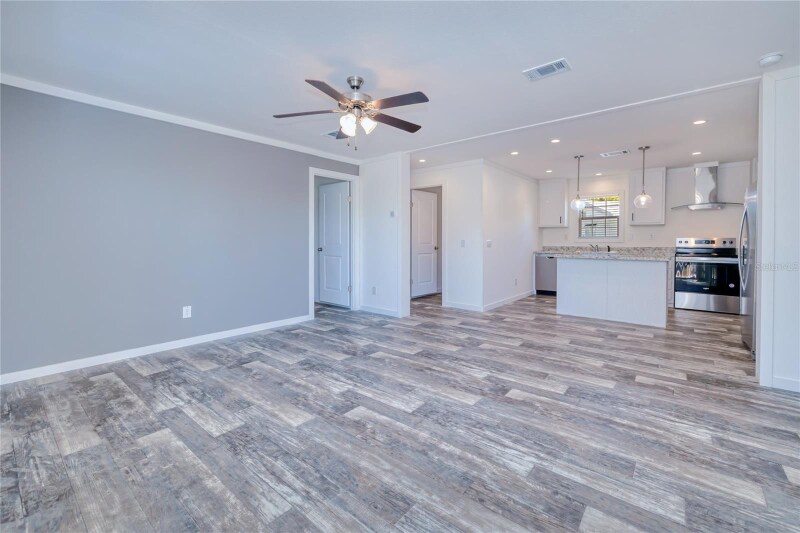 Building Photo - 6720 Villaview Dr