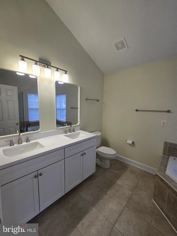 Building Photo - 116 Douglas Dr