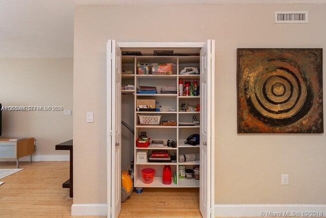 Building Photo - 1140 99th St