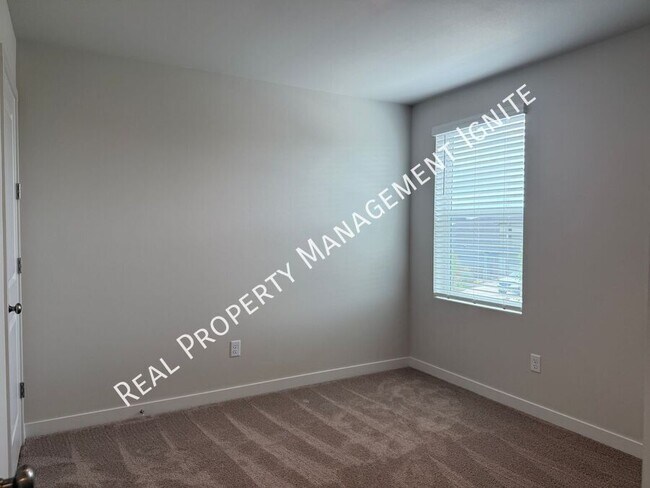 Building Photo - 21237 SE Pelee Dr