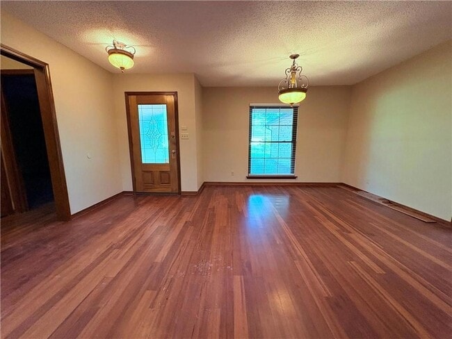 Building Photo - 303 Steele Rd