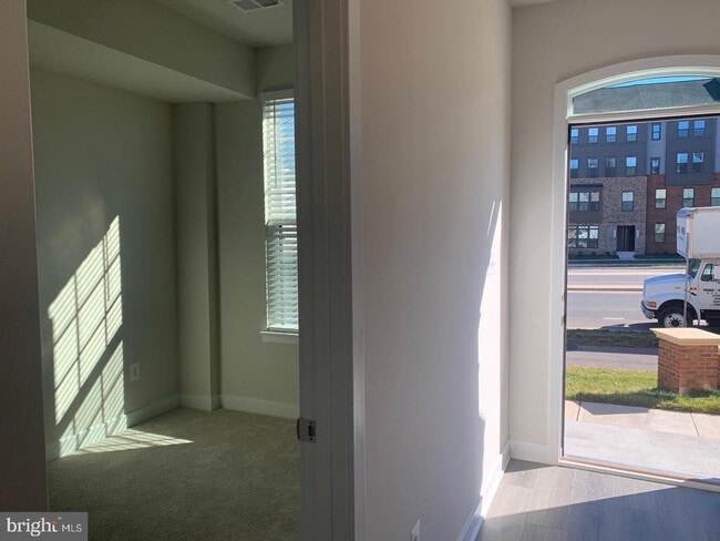 Building Photo - 14036 Sunrise Valley Dr