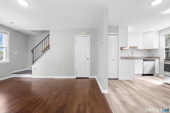 Building Photo - 224 Melville Dr