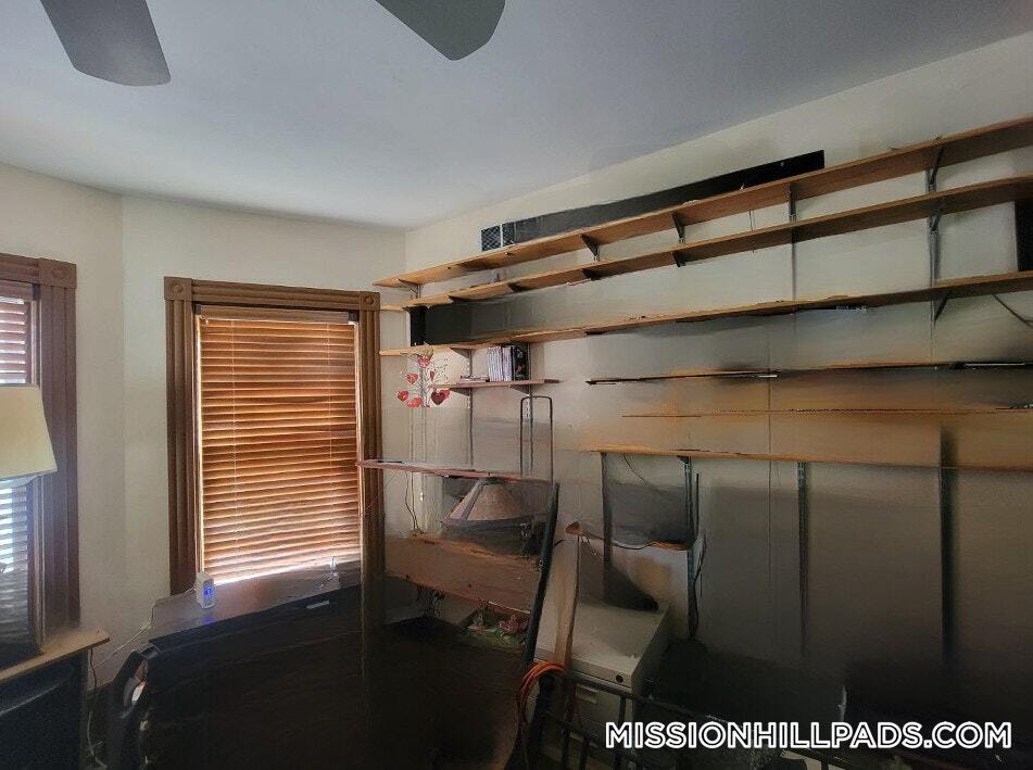 Building Photo - 67 Hillside St