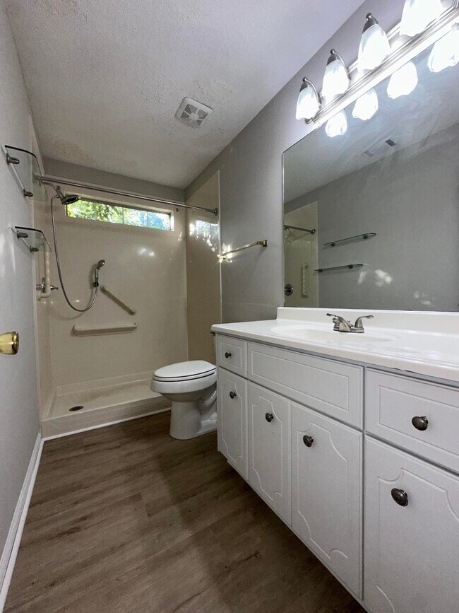 Building Photo - 517 Oak Chase Dr
