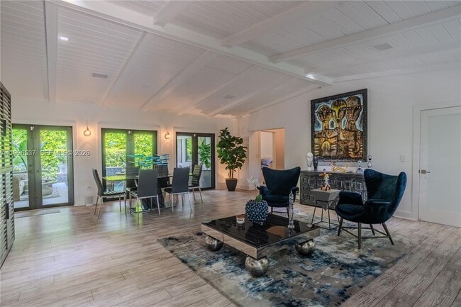 Building Photo - 231 Fluvia Ave