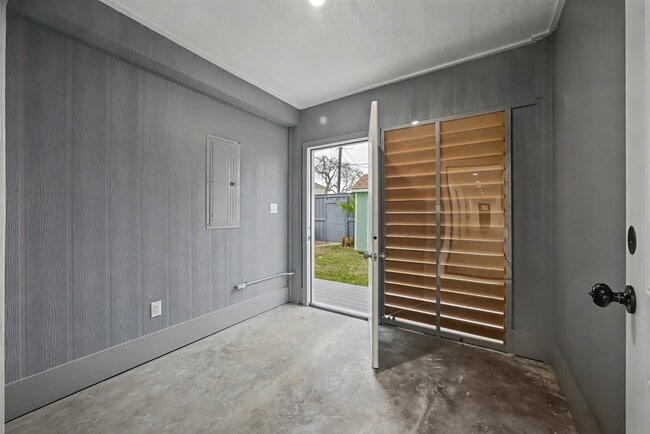 Building Photo - 2817 Avenue Q