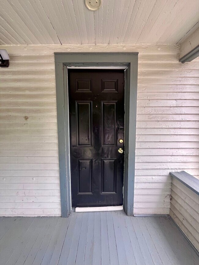 Building Photo - Newly Renovated Single Family Home!