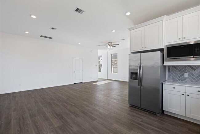 Building Photo - 4914 Chester Lk Ln