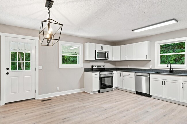 Building Photo - 114 Alpine Dr