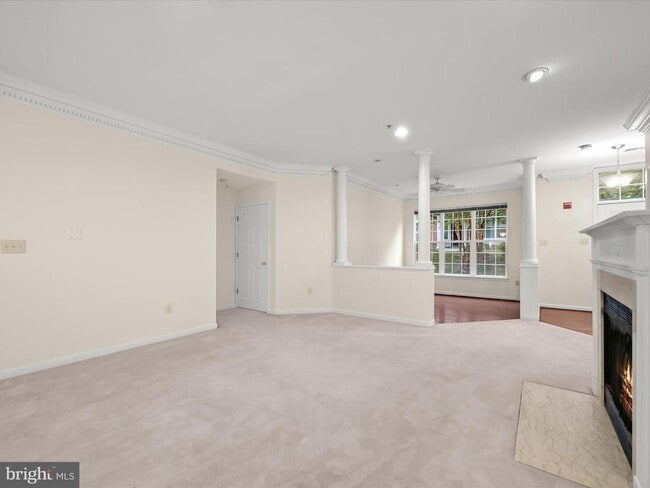 Building Photo - 10713 Symphony Way