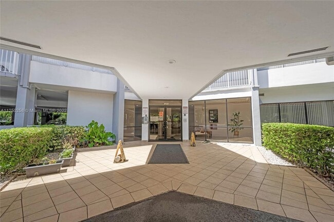 Building Photo - 1300 NE Miami Gardens Dr