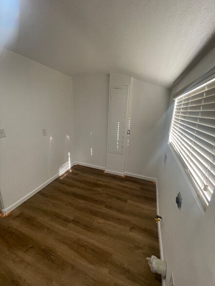 Building Photo - 12512 Broadway Ave