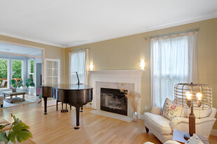Building Photo - 4972 Hampton Ct