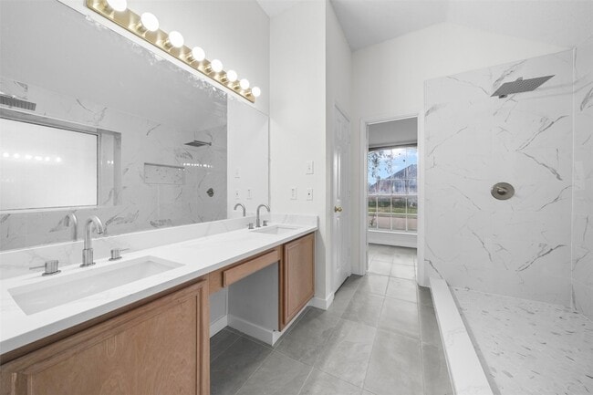 Building Photo - 3841 Pine Valley Dr