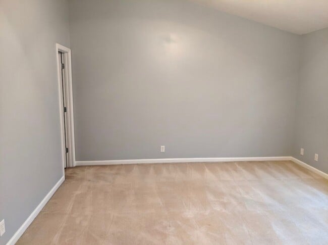 Building Photo - Donelson Townhome!