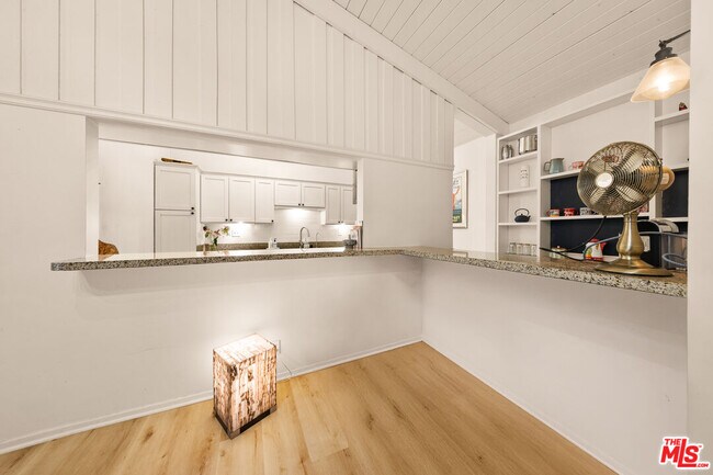 Building Photo - 6425 Green Valley Cir