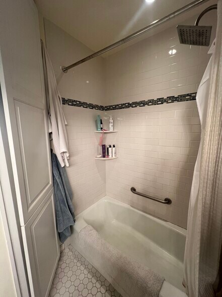 Building Photo - 1830 17th St NW