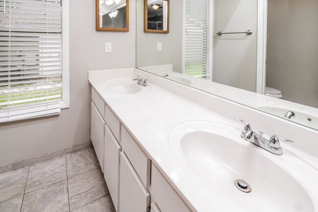 Building Photo - 235 S Shadow Bay Dr