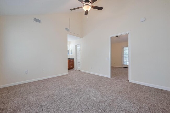 Building Photo - 11710 Southlake Dr