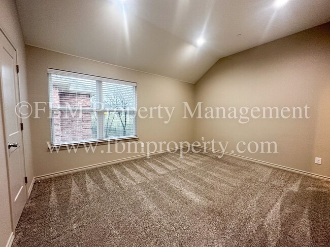 Building Photo - 1203 N Clay St
