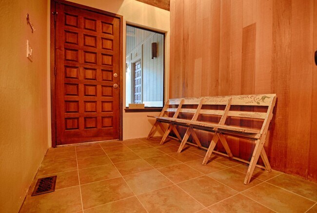 Building Photo - SKI LEASE: Kings Beach; Updated, Well Appointed Townhome