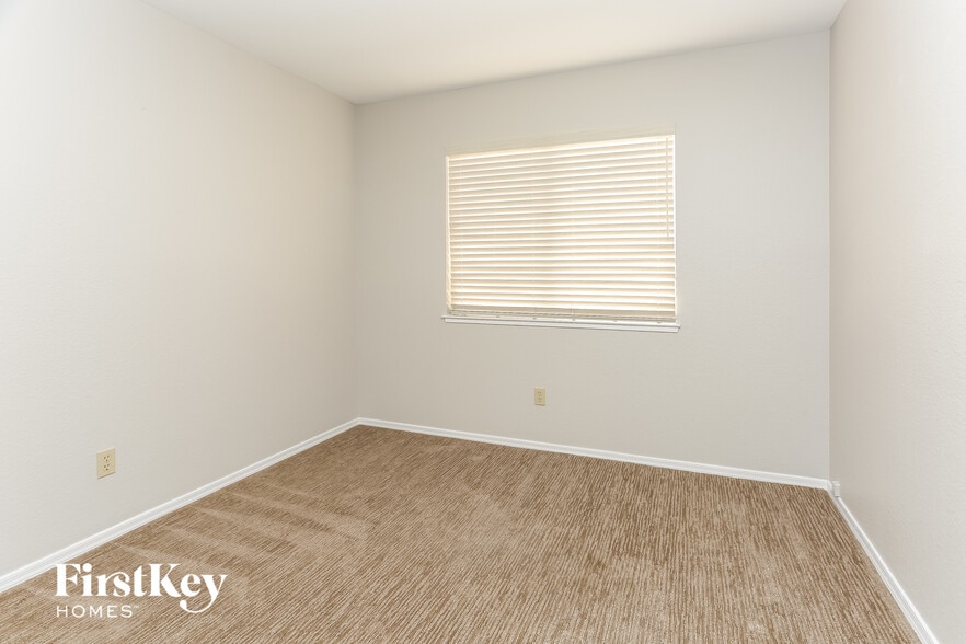 Building Photo - 4421 Inez Dr