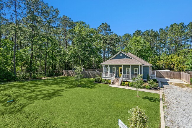 Building Photo - FULLY FURN LEASE/MOST UTILITIES, LAWNCARE & POOL MAINT INCLUDED! ACRE LOT W/ WORKSHOP!