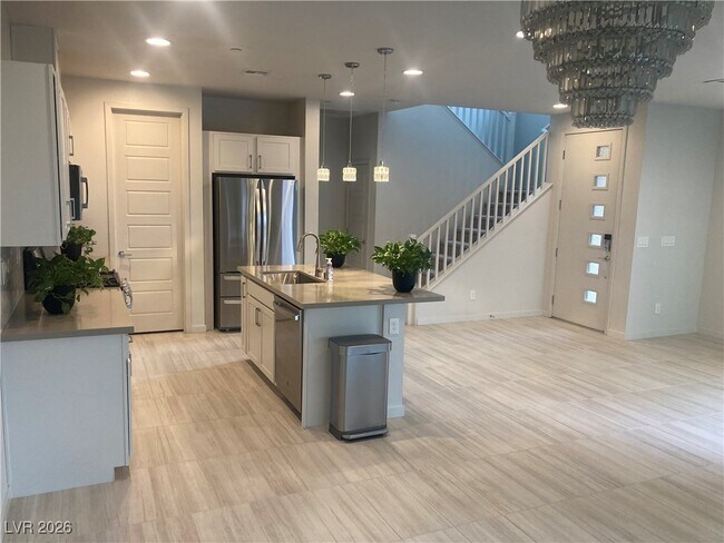 Building Photo - 1247 Rock Hls St