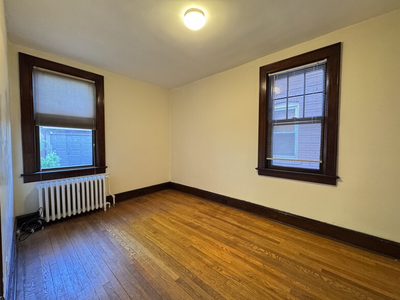Building Photo - 168 Cedar St