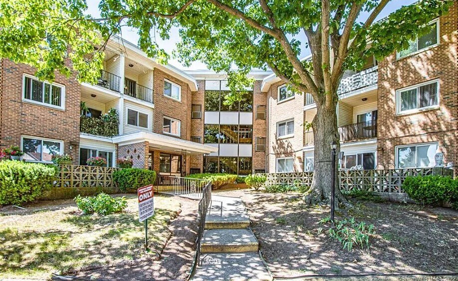 Building Photo - 124 Biruta St