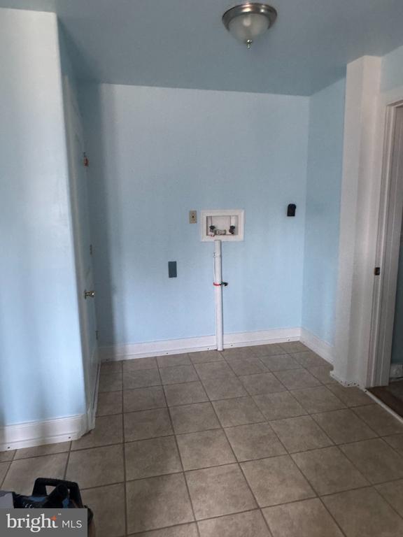 Building Photo - 332 E Broadway