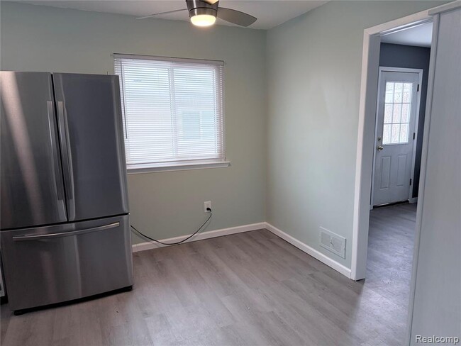 Building Photo - 166 W Coy Ave