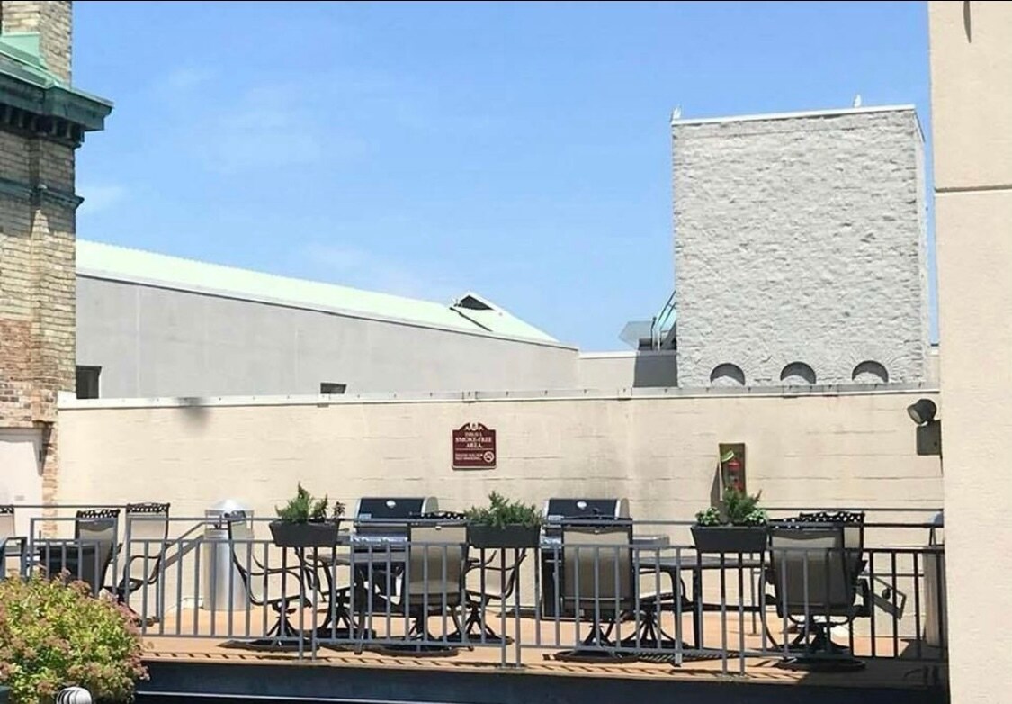Building Photo - 270 E Highland Ave