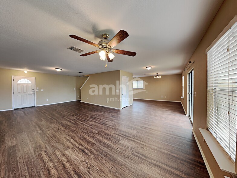 Building Photo - 9211 Mission Run