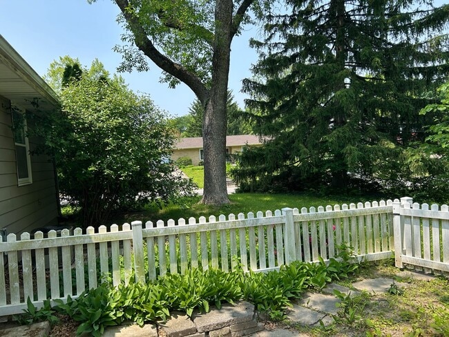 Building Photo - 208 Lindberg Rd