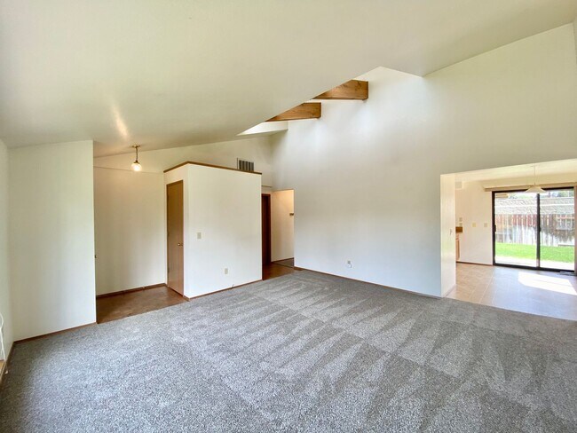 Building Photo - 3219-3219 Vincenta Dr