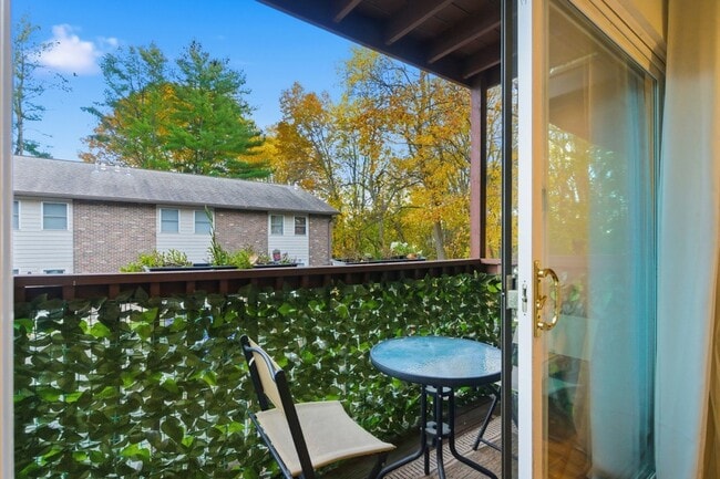 Building Photo - 382 Knapps Hwy