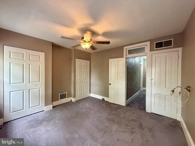 Building Photo - 924 Lovering Ave