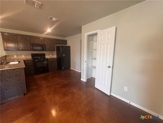 Building Photo - 2204 Indian Trail